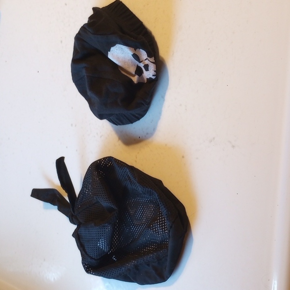 Set of 2 skull caps